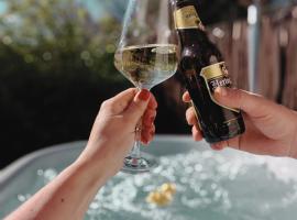 HottuB - Wellnesshuisje - Bos - Oudveluwe, Hotel in Voorthuizen