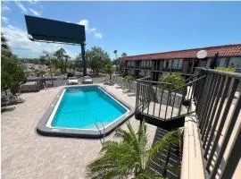 Tarpon Shores Inn