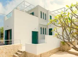 Villa in Gerani with Pool and Sea Views
