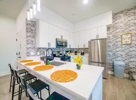 Stylish and Modern 2 - Bedroom apt minutes from NYC!