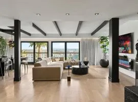 Hollywood Hills 3 Bedroom Views and Jacuzzi