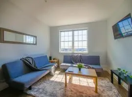 Mins to NYC, Exceptional Modern 2Bedroom Apt