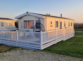 HolidayLet 24 Bude Newperran Holiday Park, parque tur&iacute;stico em Cubert