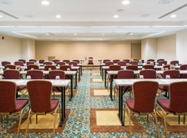 Crowne Plaza Seattle Newly Renovated with No Resort Fee, hotel in Seattle