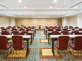 Crowne Plaza Seattle Newly Renovated with No Resort Fee