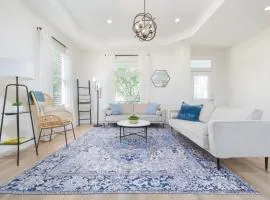 Elegant 2 BR apt in the heart of historic SPR - 5 min drive to TIAA Bank Field