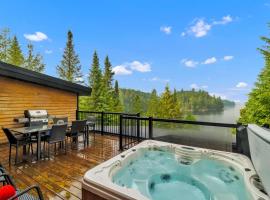 Lazy Bear Lake House，位于Labelle的酒店