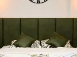 Brent Collection - Apartments in City Center