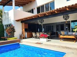Hermosa y exclusiva casa en La Reserva en Ajijic, chalupa v destinaci Chapala