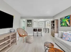 Beachside 1BR Apt - Walk to Hollywood Dania Beach