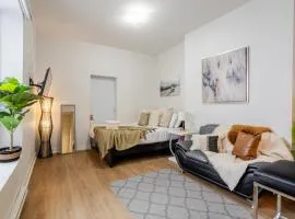 Snug Studio on Bishop DT MTL