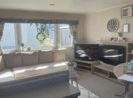 The Aurora van at Presthaven sands holiday park and beach resort in North Wales- 8 berth、プレスタティンのホリデーパーク