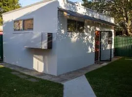 Relaxing Guest Home Near Airport