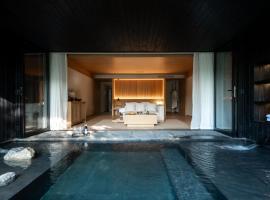 The Mount Route 上山上-抱翠، فندق في Huaying