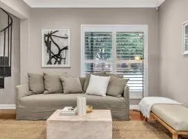 'Parkstone' Modern Elegance near CBD & Zoo