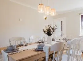 Beautiful 4 Bedroom Cotswolds Home near Woodstock!