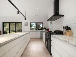 Rosemary Lane - Pet Friendly - Walk to CBD