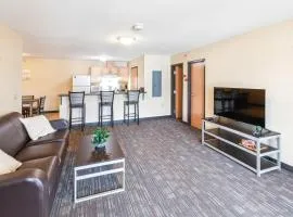 Work Relax Repeat in a Bright and Spacious Stay