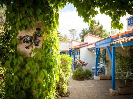 Hotel Des 4 Vents "Esprit Camargue" Parking Privé securisé, hotel v destinaci Aigues-Mortes