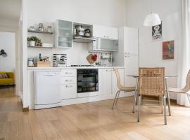 Lovely Sempione Apartment, hotel dicht bij: metrostation Gerusalemme, Milaan