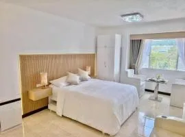 Yanna's Unit with Great View in Albergo Hotel