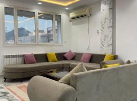 Two bedroom luxurious home, hotel con estacionamiento en Ez Zahra