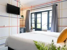 Modern Hotel Central Tilburg, Balcony & Kitchen