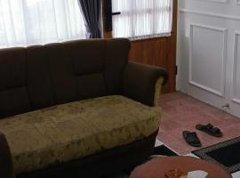 Soraya Homestay Malang, hotel v destinaci Rampal