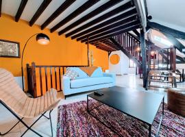 Maison de ville en duplex 2 chambres, Garage, khách sạn ở Auxerre