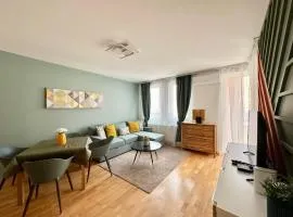 Akácfa Apartment by Chivi I FreeParking