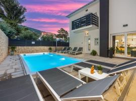 Family friendly house with a swimming pool Baska, Krk - 24089, hotel in Baška