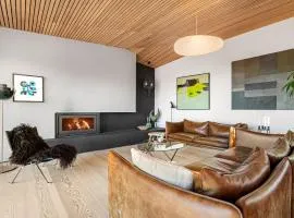 Stay in The Hollywood Hills of Bergen with Breathtaking Views