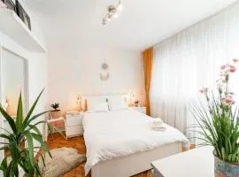 Cozy Artists Home apartment - by Open House apartments