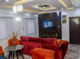 Tasteful Ikeja 2bed rooms luxury Apartment On Allen Aveneue ,Ogundana ,3Min to the Airport ,24hours Power