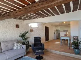 Charmant appartement au coeur du village avec vue mer