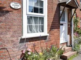 The Pepper Pot Sleeps 4 Sunlit Garden