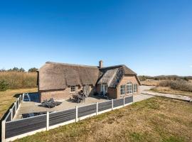 Viesnīca Large 16-Person Holiday Home With Pool, Hot Tub And Sauna pilsētā Ulfborg