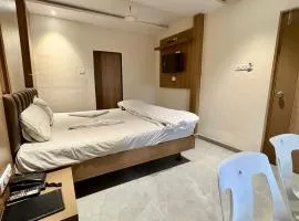 Hotel Dwani Palace