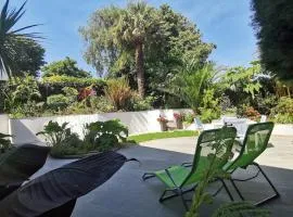 Falmouth Oasis with sub-tropical garden & parking