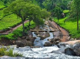 Cascade Meadows Bungalow with Waterfall View, hotel v destinaci Kotagiri