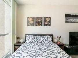 Luxury CN Tower Suites - Save on Monthly Stays