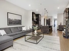 French's Luxury Condo - Steps from Broadway