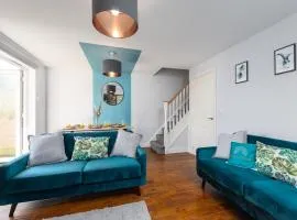 Modern 3 Bed House For 5- City Central - Free Parking