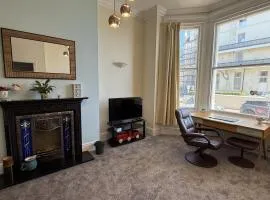 4 Queens Gardens Seaside Apartment
