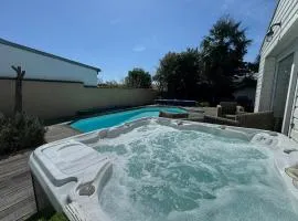L'églantine - Piscine, Spa, Wifi, Parking