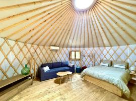 Camping El Madroñal, Hotel in Fuenteheridos