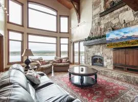 Luxurious Sandy Beach Lodge Waterfront Escape on Island Park Reservoir Perfect for Large Groups