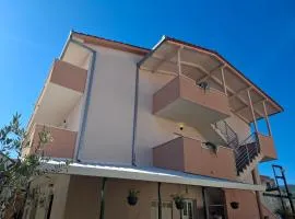 Apartman with Adriatic view "Biočić"