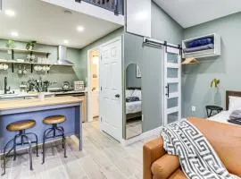 5 Mi to National Harbor Stylish Apt with Patio!