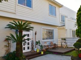 女性専用 Inn By The Sea Kamakura - Women's Guesthouse, παραλιακή κατοικία στην Καμακούρα